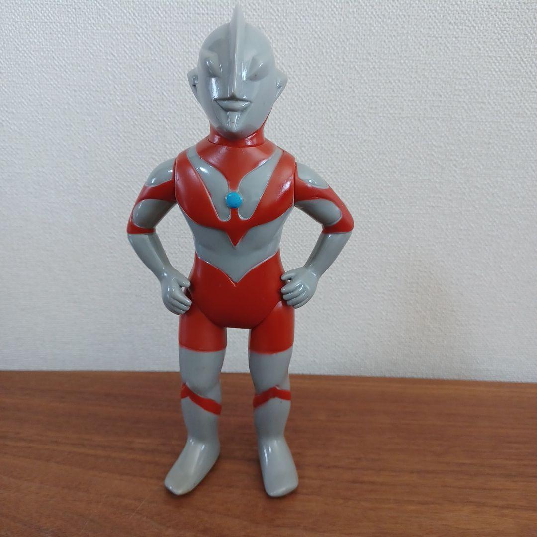 「M1号 ウルトラマン 」グレー成型の ソフビ フィギュア