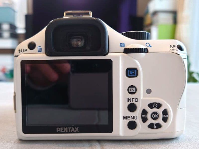 PENTAX K-x ホワイト シャッター約7500回 ※撮影時に汚れ写りあり