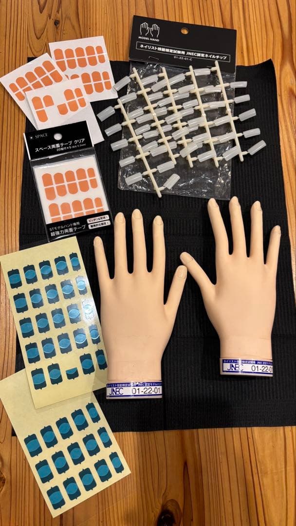 ネイリスト技能検定試験用 JNEC 認定モデルハンド　チップ　両面テープ　付き