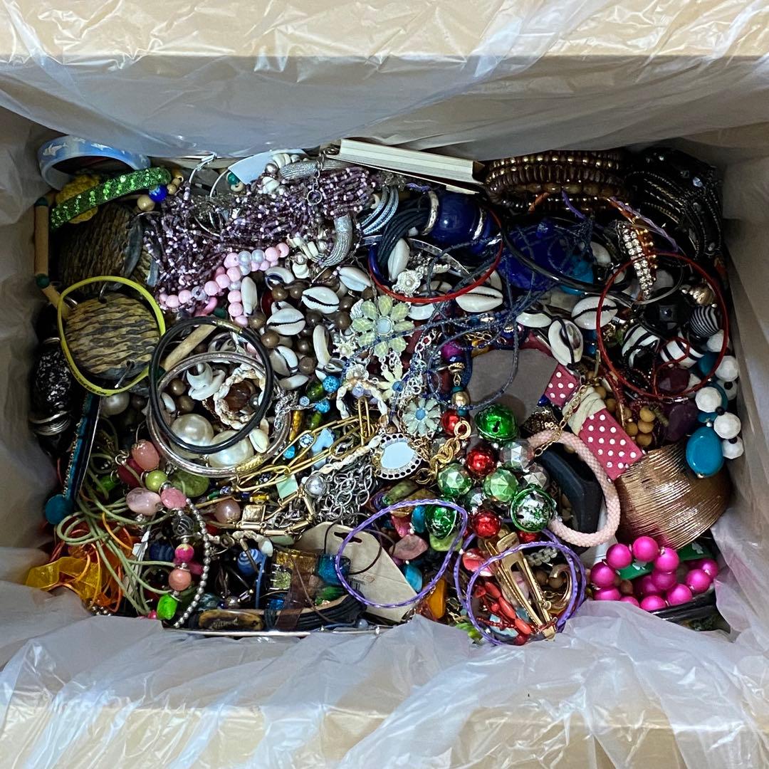 大量　まとめ売り　ジャンク　未選別　アクセサリー色々⑦　約7.9㎏　ネックレス他