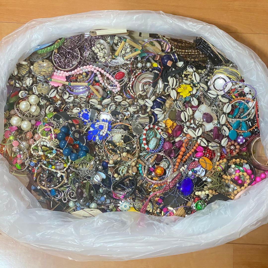 大量　まとめ売り　ジャンク　未選別　アクセサリー色々⑦　約7.9㎏　ネックレス他