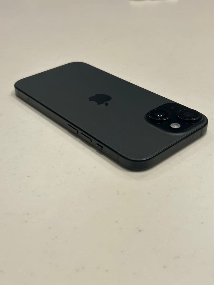 Apple iPhone 15 128GB ブラック 本体 SIMフリー　中古