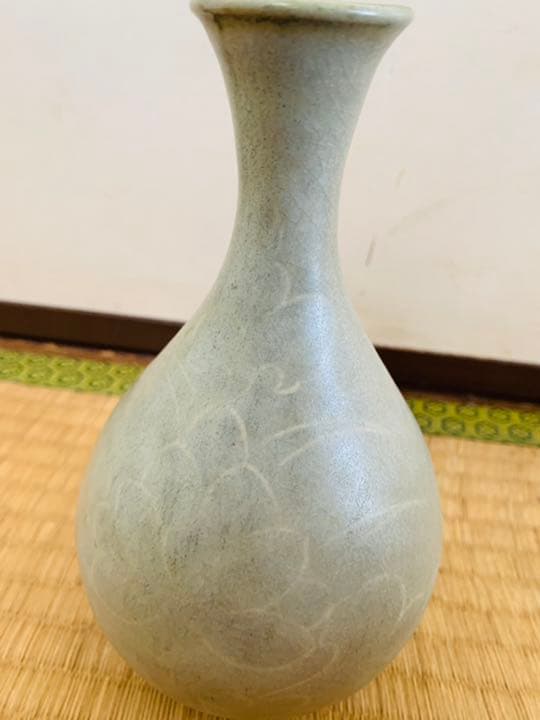 高麗時代蓮花模様青磁花瓶