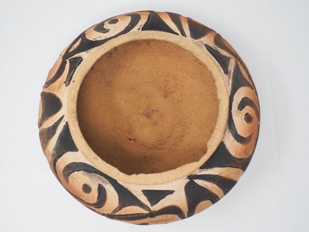 仰韶文化　彩絵陶鉢　中国