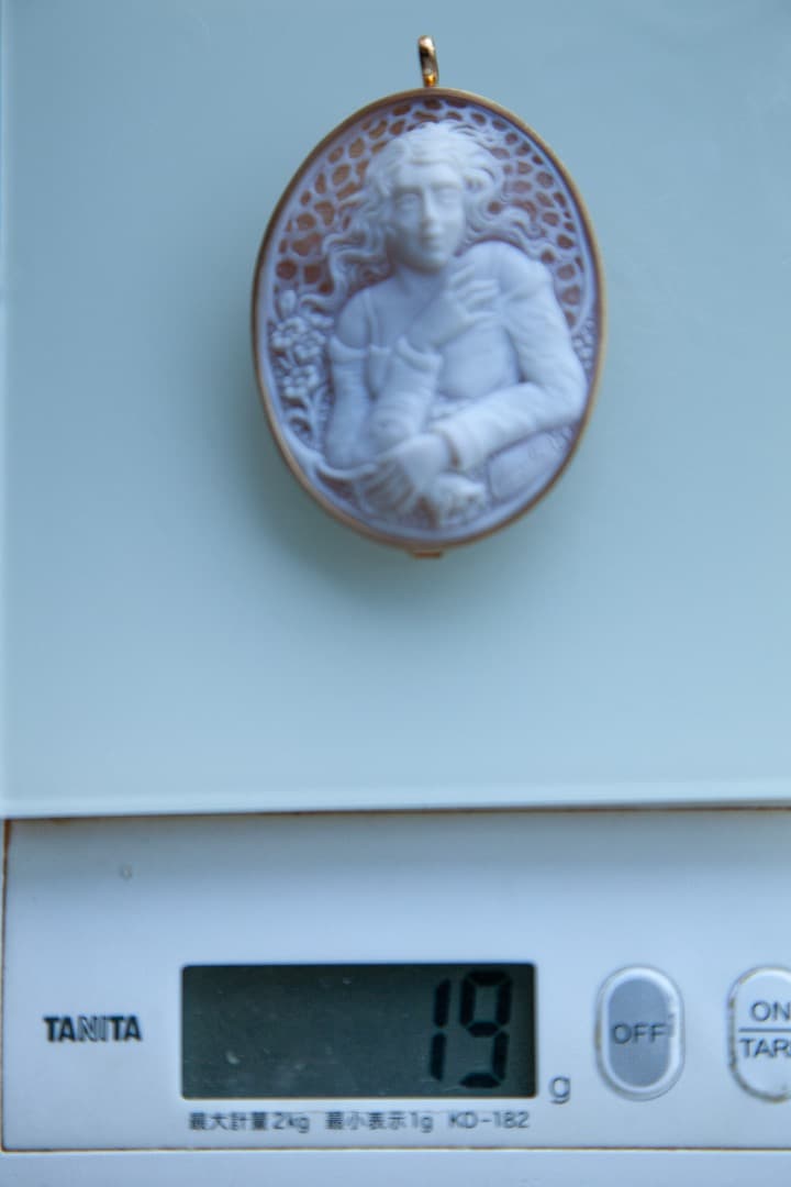 シェルカメオ　愛と美の女神アフロディーテ　k18　ブローチ　ペンダント