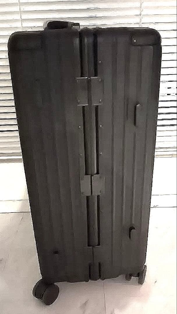 楽天ランキング1位スーツケース　リベティーマッドブラック　Mサイズ65リットル