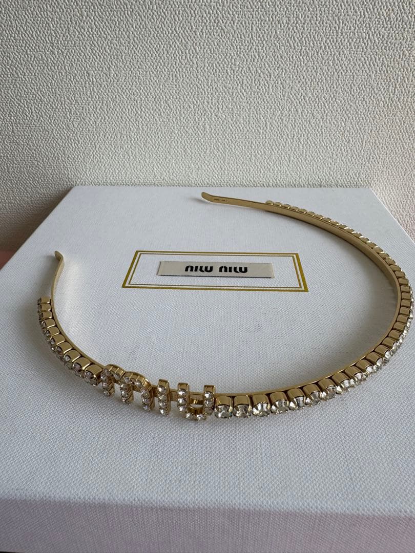 ❤︎美品❤︎ 【MIUMIU 】クリスタルヘアバンド カチューシャ　✨ゴールド✨
