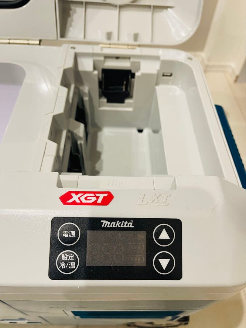 送料無料　MAKITA マキタ 充電式保冷温庫 CW001G クーラーボックス