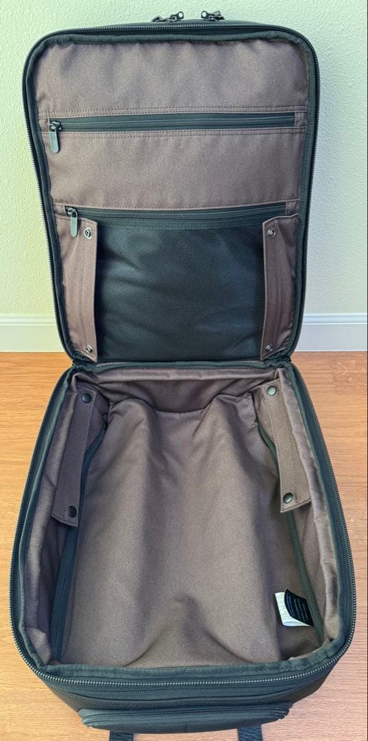 ヴィクトリノックス ブラック ビジネスキャリーケース 拡張可能 伸縮式ハンドル