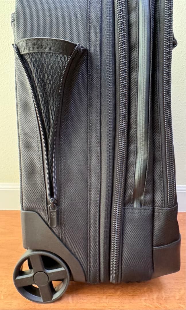 ヴィクトリノックス ブラック ビジネスキャリーケース 拡張可能 伸縮式ハンドル