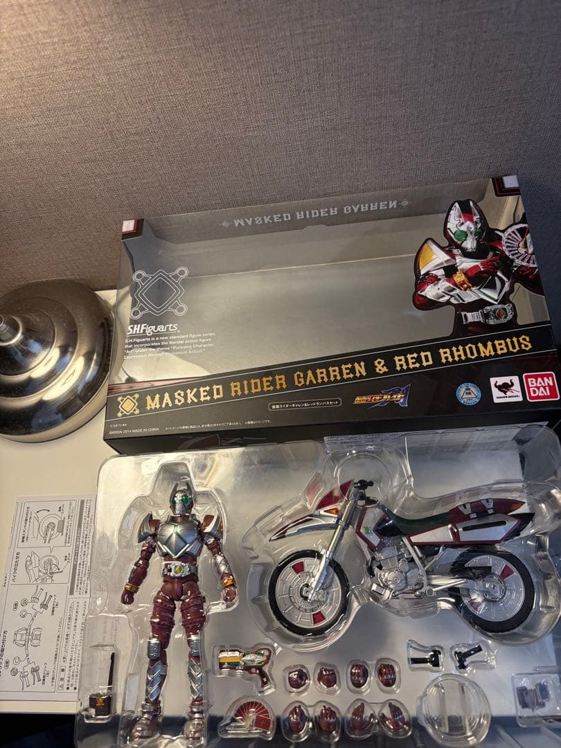 S.H.Figuarts仮面ライダーギャレン & レッドランバス