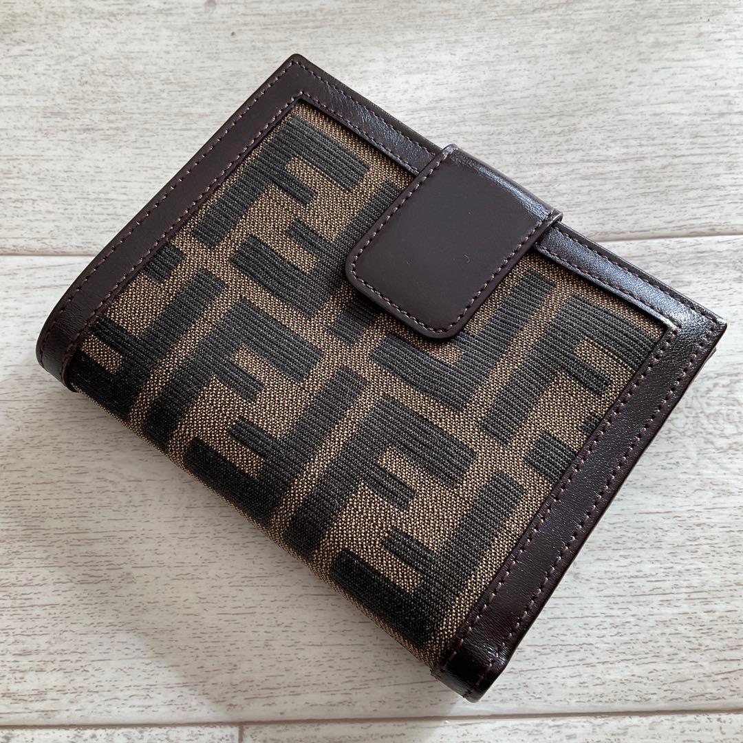 未使用 FENDI 二つ折りズッカ柄コンパクトウォレット ヴィンテージ ブラウン