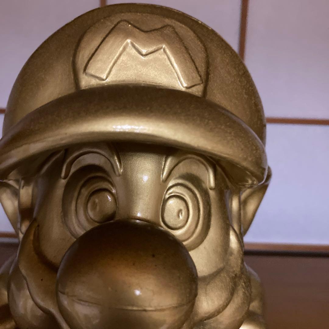 スーパーマリオ像ゴールド