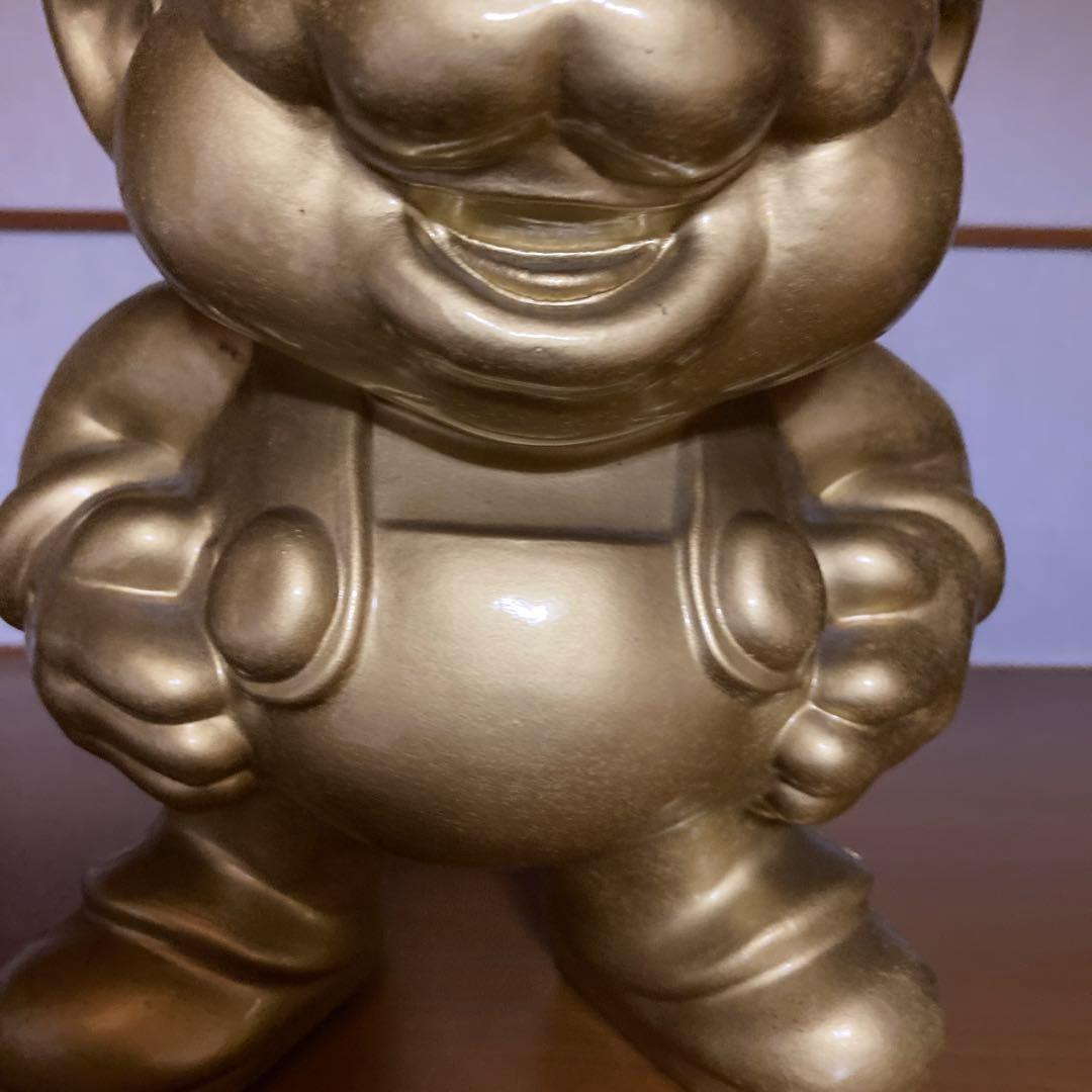 スーパーマリオ像ゴールド