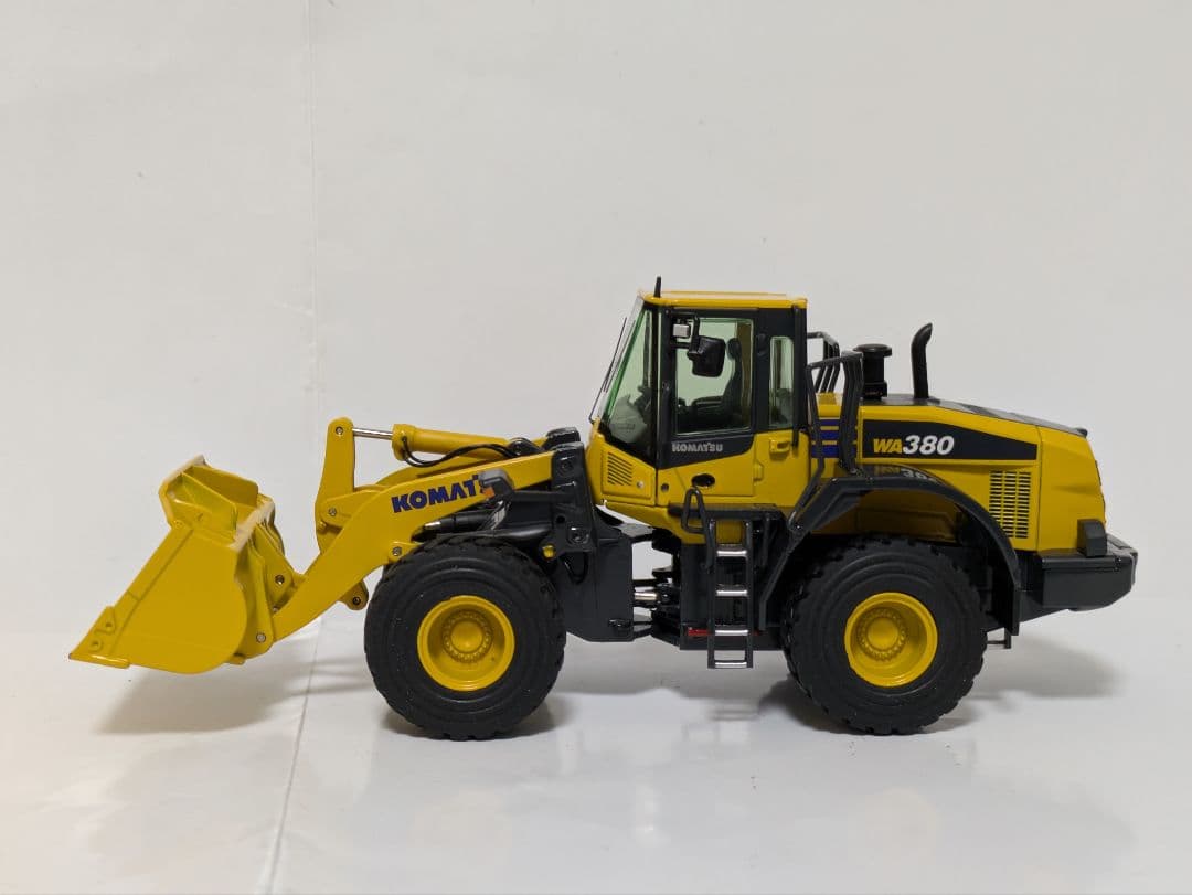 コマツ WA380-8 ? 1/50 ホイールローダー 難あり