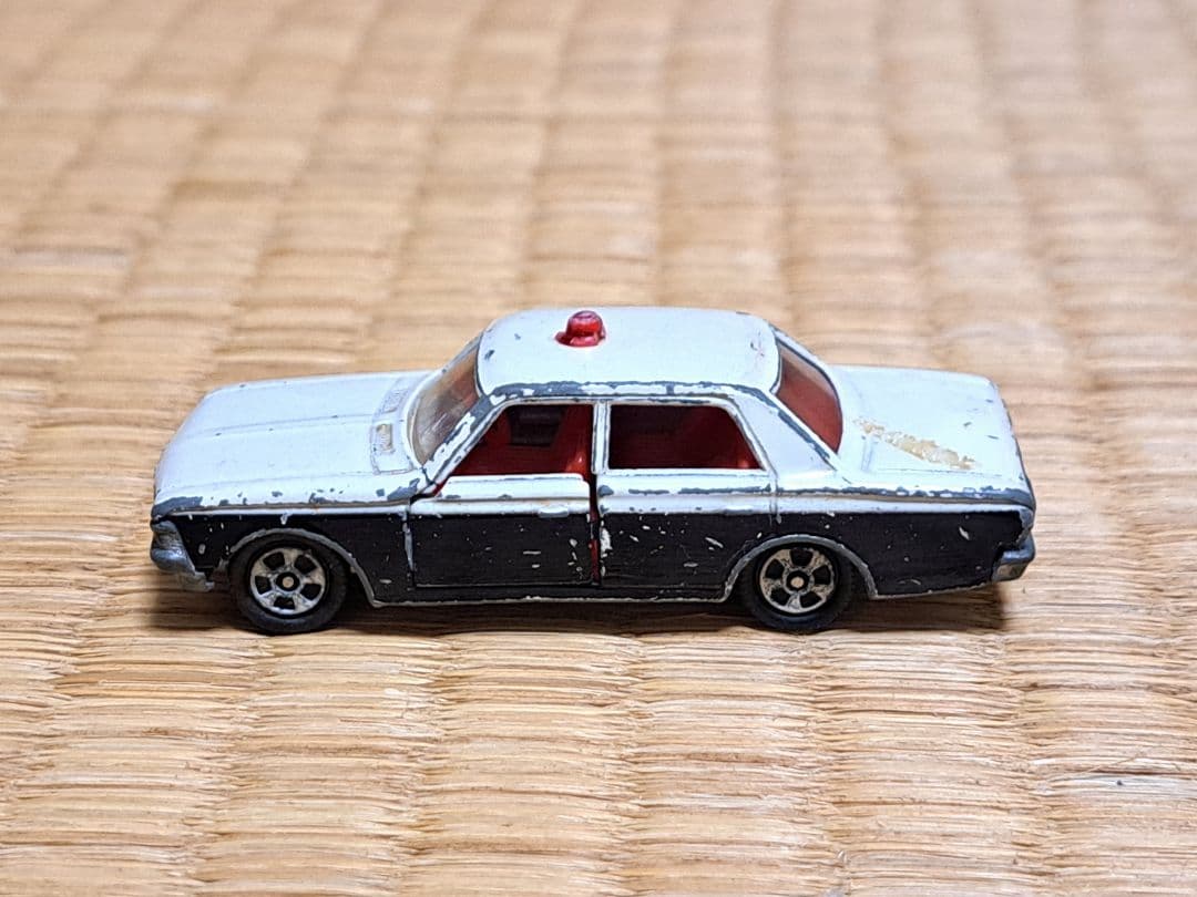 1Aホイール トミカ 黒箱 NO.4 トヨタ クラウン パトロールカー 日本製