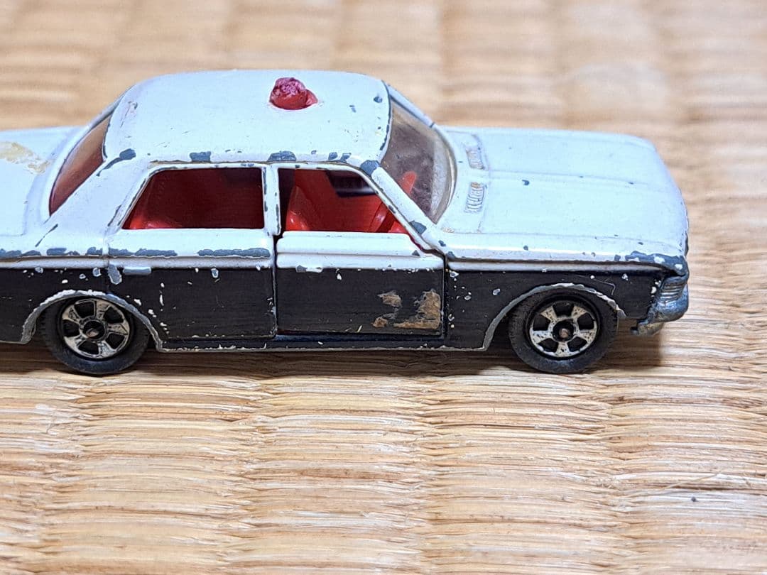 1Aホイール トミカ 黒箱 NO.4 トヨタ クラウン パトロールカー 日本製