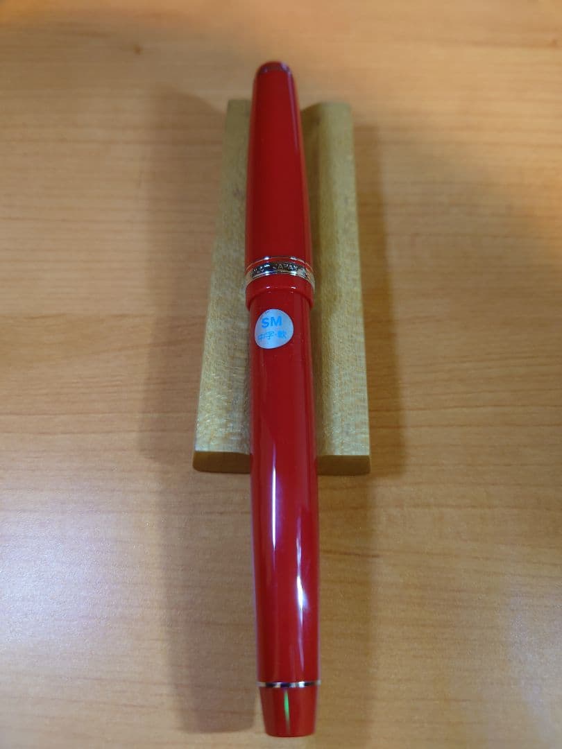 廃盤色 PILOT 万年筆 エラボー 樹脂軸 赤 ペン先14K 字幅SM 中軟字
