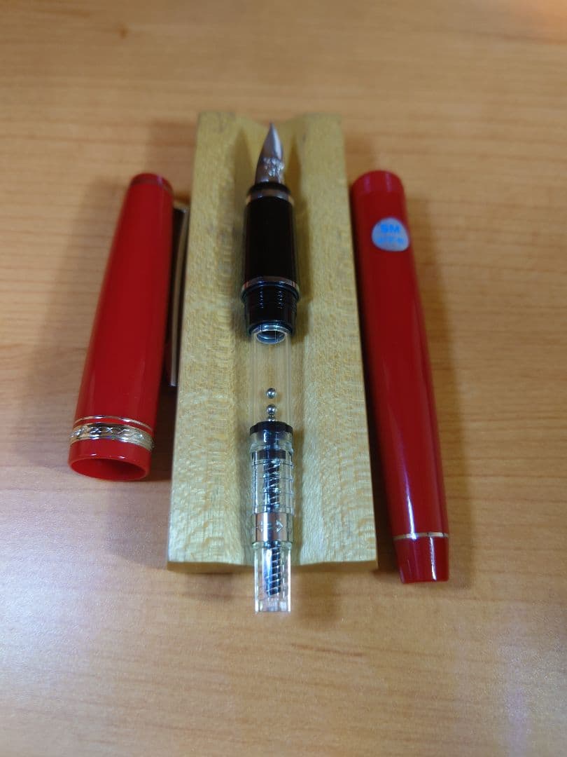 廃盤色 PILOT 万年筆 エラボー 樹脂軸 赤 ペン先14K 字幅SM 中軟字