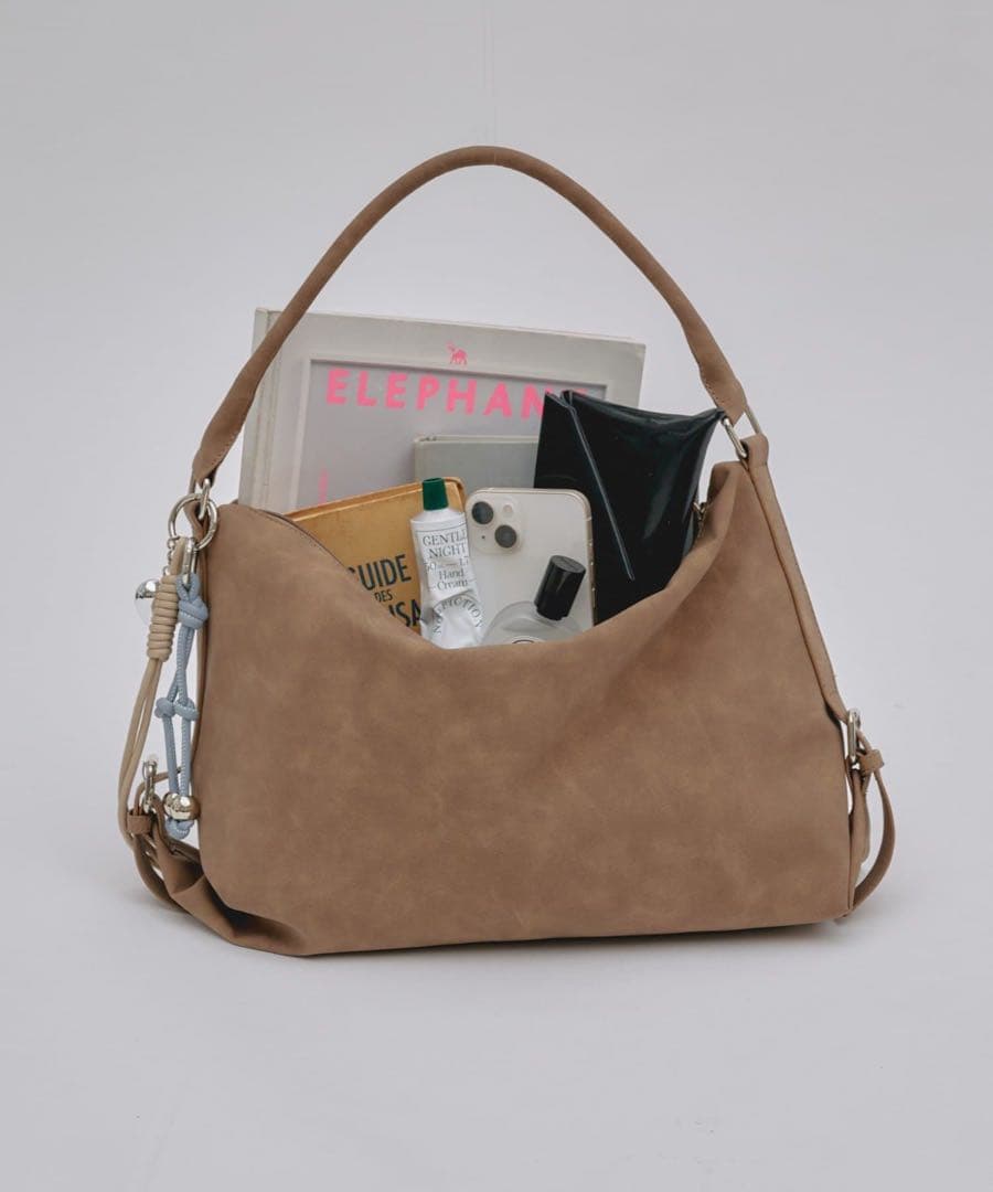 【yomo企画】チャーム付きワンハンドルベルトデザインバック