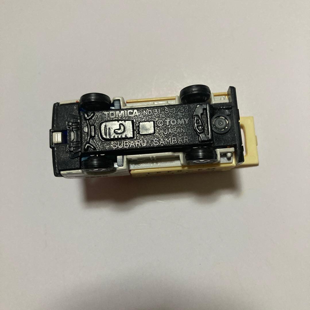 日本製トミカ　スバル　サンバー　赤帽