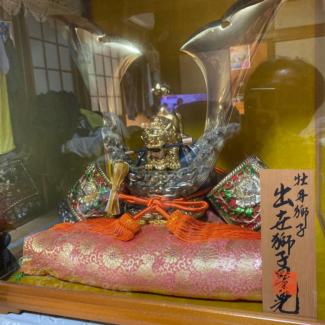 金属製兜と装飾品の武具