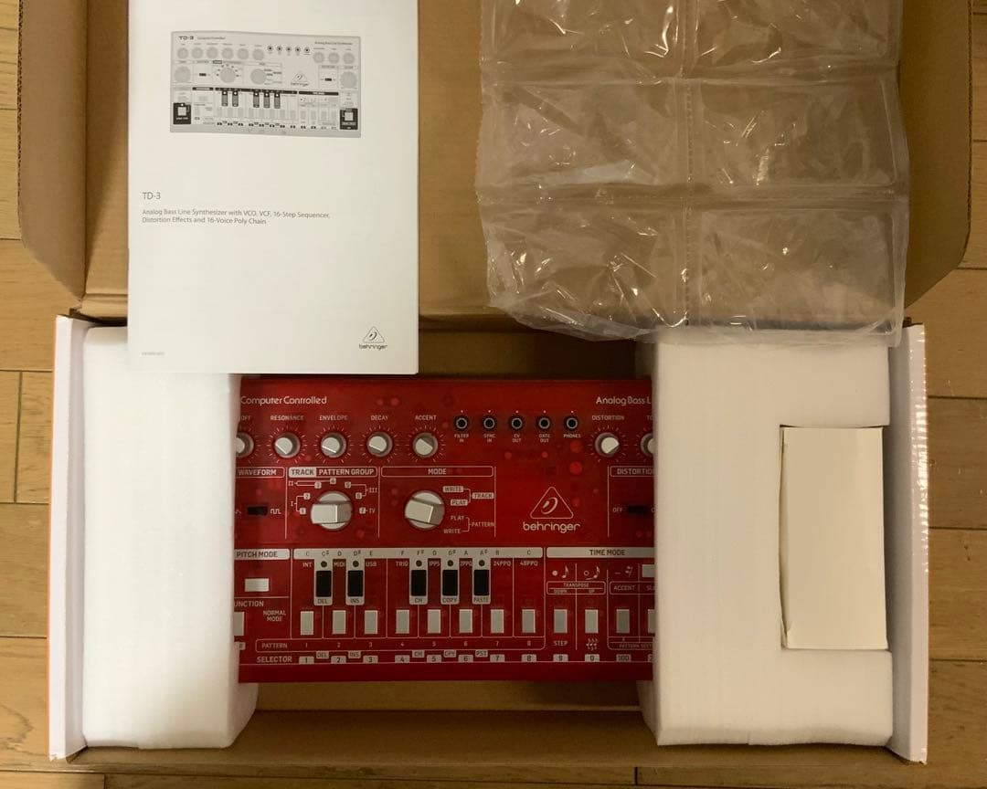 鍵盤楽器 Behringer TD-3-SB