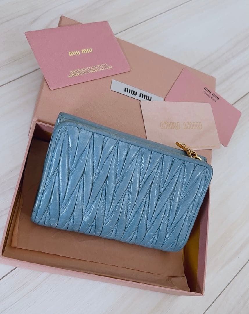 正規品 MIU MIU ミュウミュウ 三つ折り財布 マテラッセ スカイブルー
