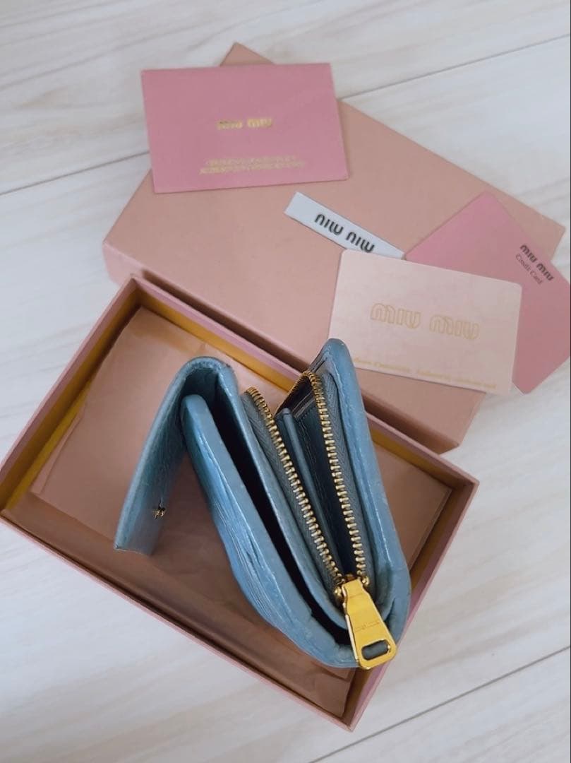 正規品 MIU MIU ミュウミュウ 三つ折り財布 マテラッセ スカイブルー