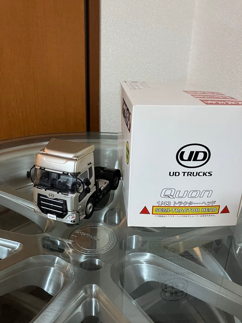 UD TRUCKS クオン 1/43 トラクター・ヘッド