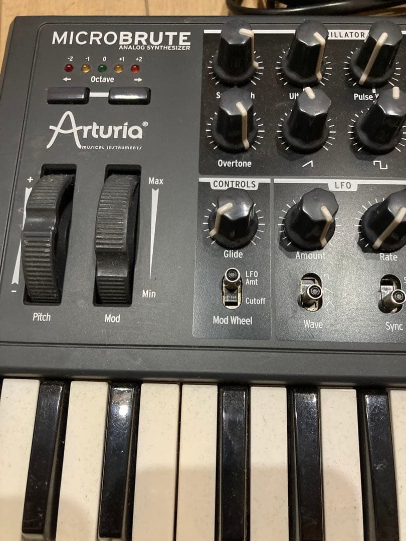 Arturia MICROBRUTE アナログシンセサイザー アダプター付