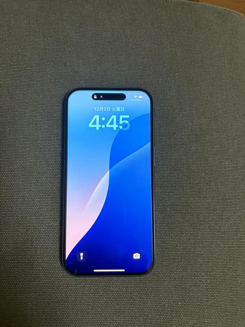 【美品】Apple iPhone 16 本体　ティール