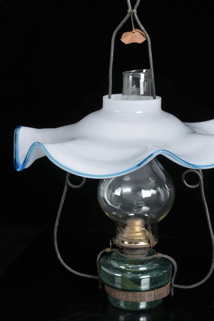 吊りオイルランプ 明治～大正期 水色縁乳白ガラス傘 大正ガラス 古美術 骨董品