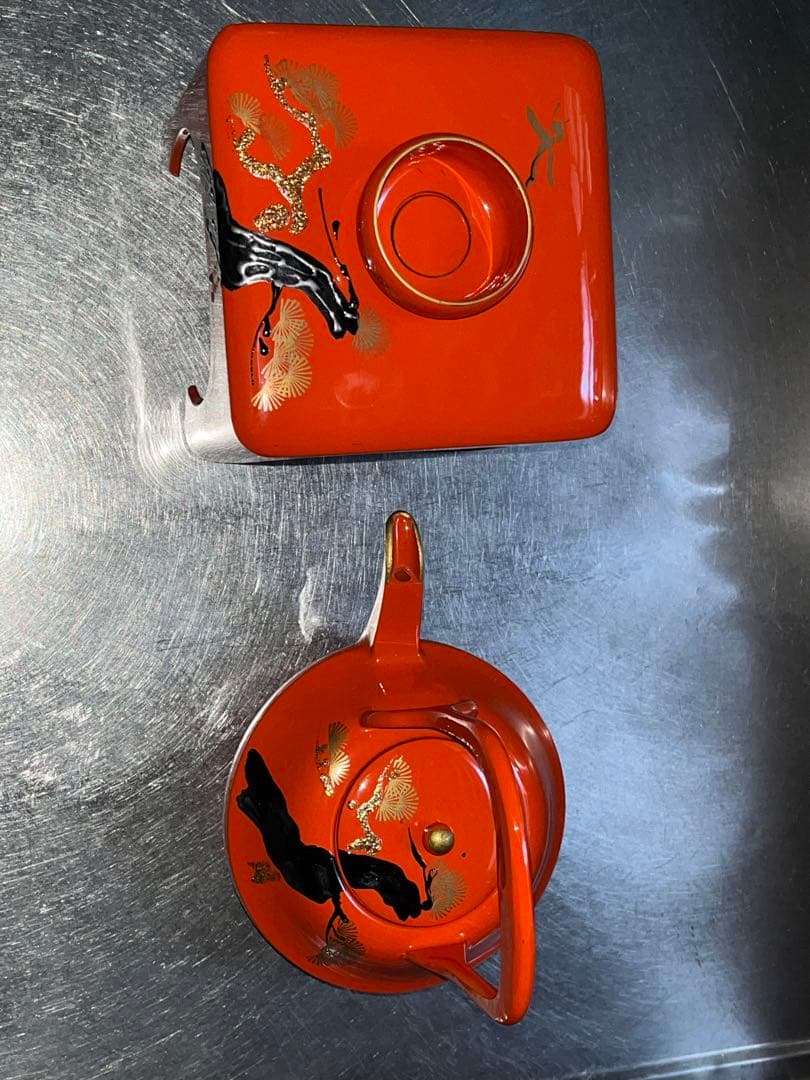 洗朱四ツ揃枠足　錆老松鶴 洗朱四ツ揃お屠蘇 鶴と松の絵柄　&重箱　鶴と松の絵柄