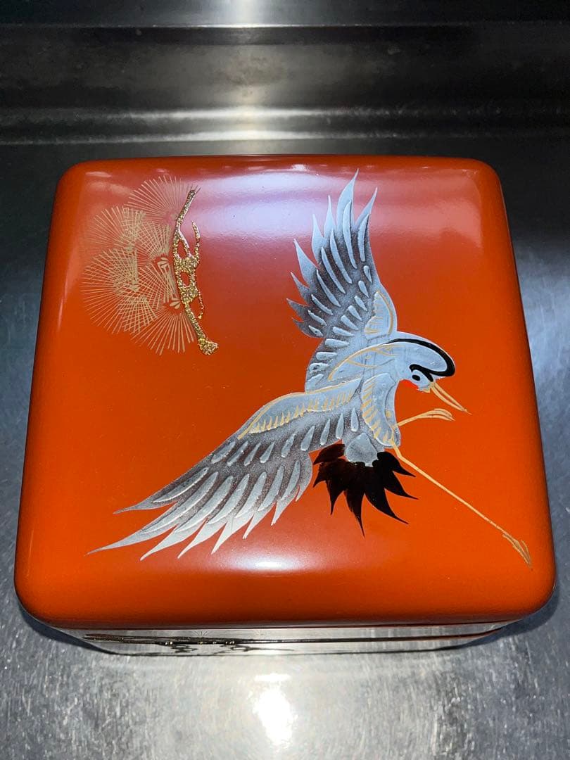 洗朱四ツ揃枠足　錆老松鶴 洗朱四ツ揃お屠蘇 鶴と松の絵柄　&重箱　鶴と松の絵柄