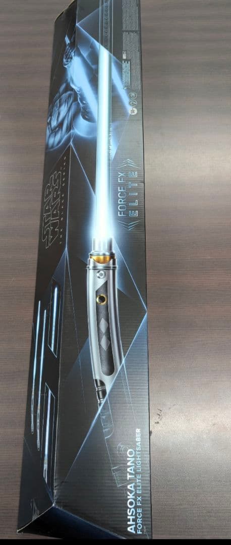 ハズブロ「BLACKシリーズ」フォースFXライトセーバー アソーカ・タノ