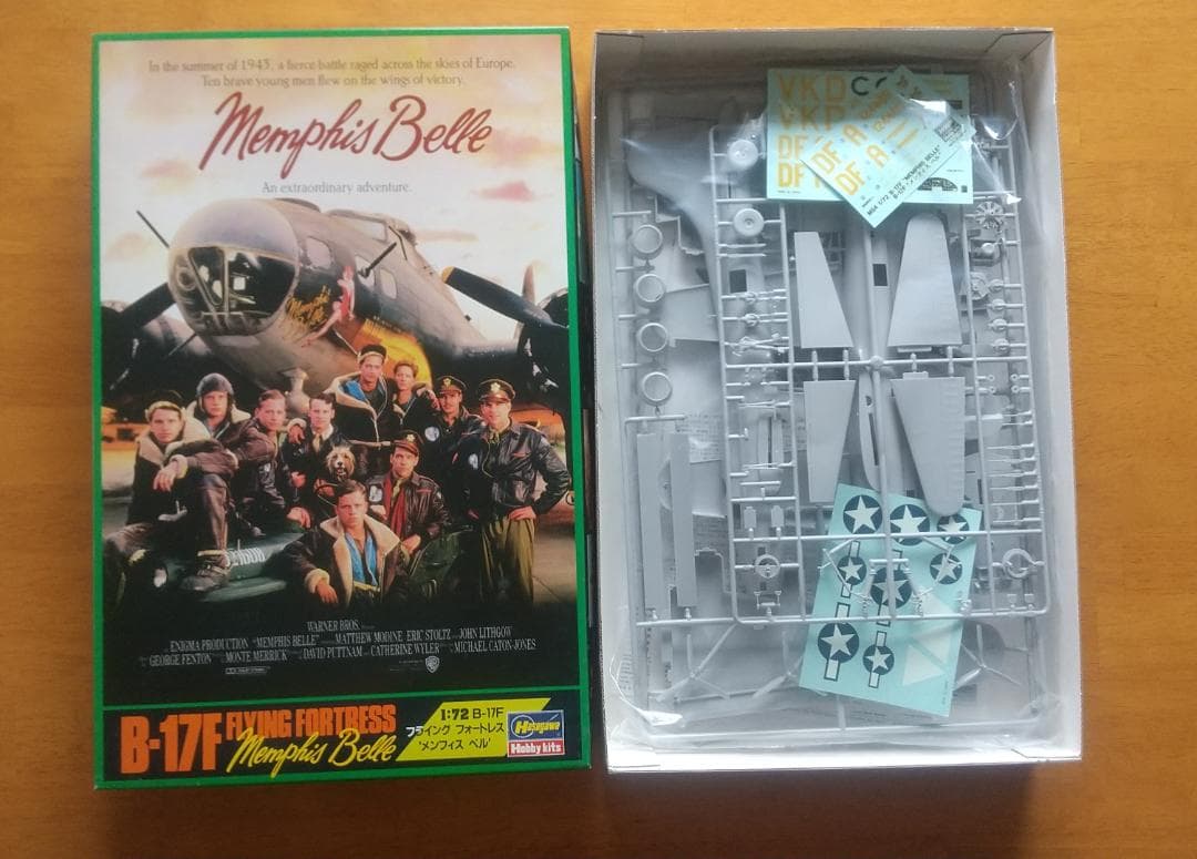 メンフィスベル 機長直筆サイン入りTシャツ & B-17(レベル・ハセガワ×２)