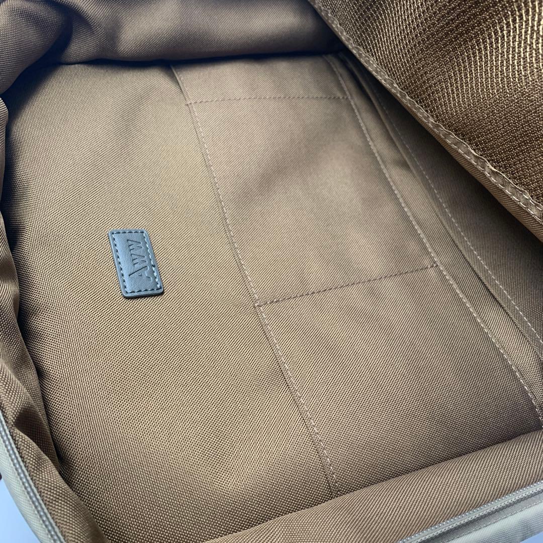 【s.t154】AWW 多機能バックパック　大容量　ベージュ