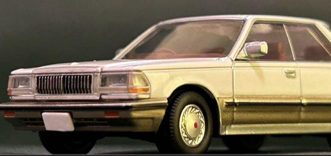 トミカリミテッドヴィンテージネオ ニッサン セドリック V30 白