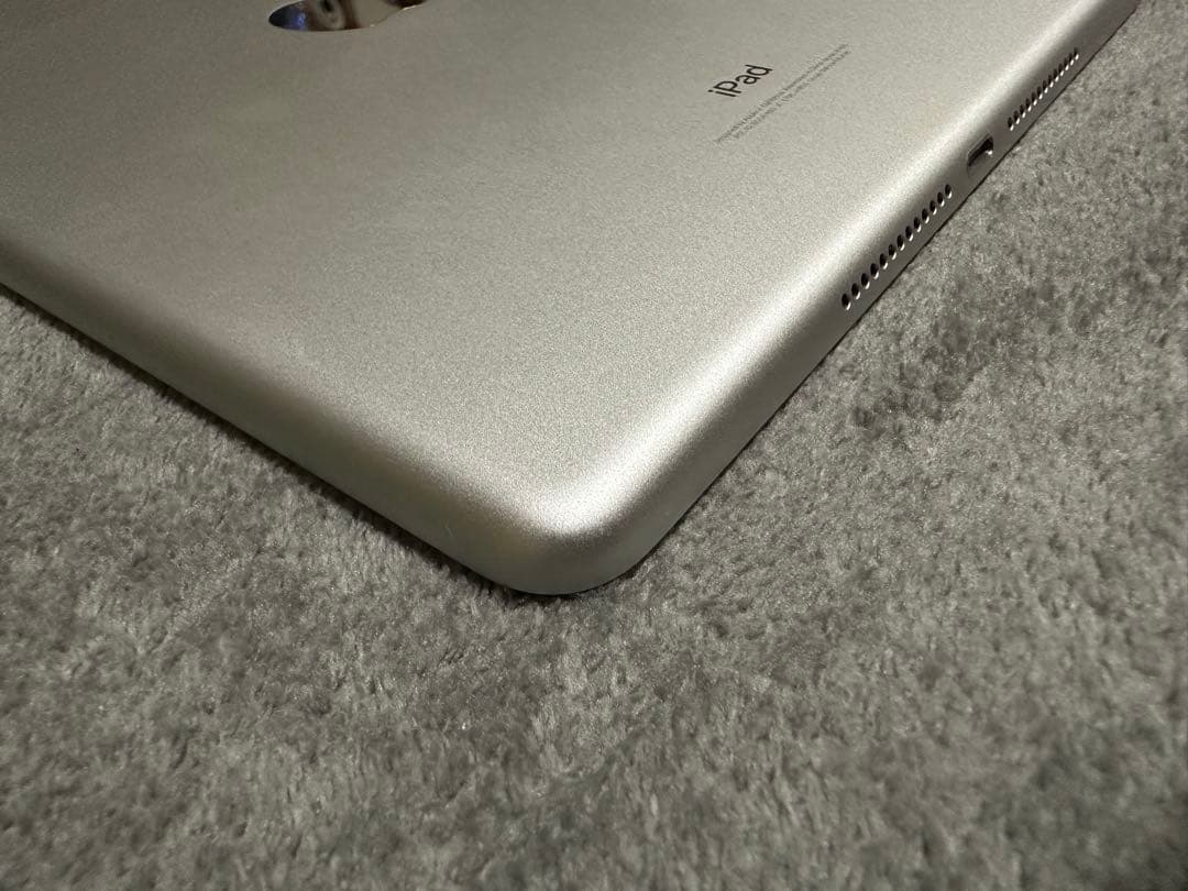 Apple iPad 第6世代 32GBホワイト 本体