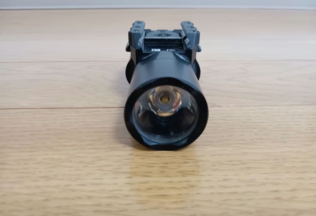 m*5様 実物　surefire　製　X300U　ウエポンライト　トレポン　PT