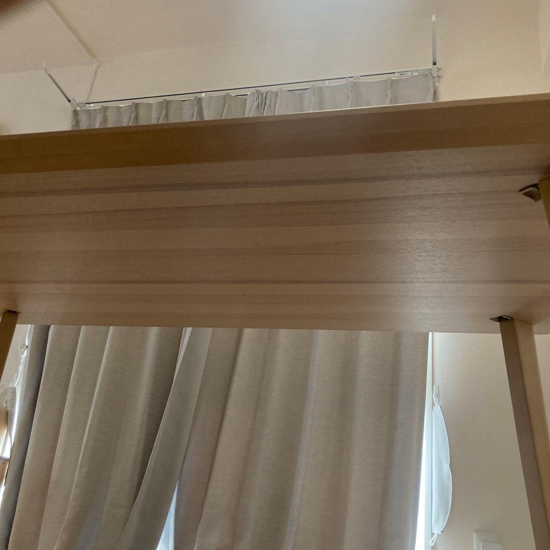 IKEAリーサボー　ダイニングテーブル