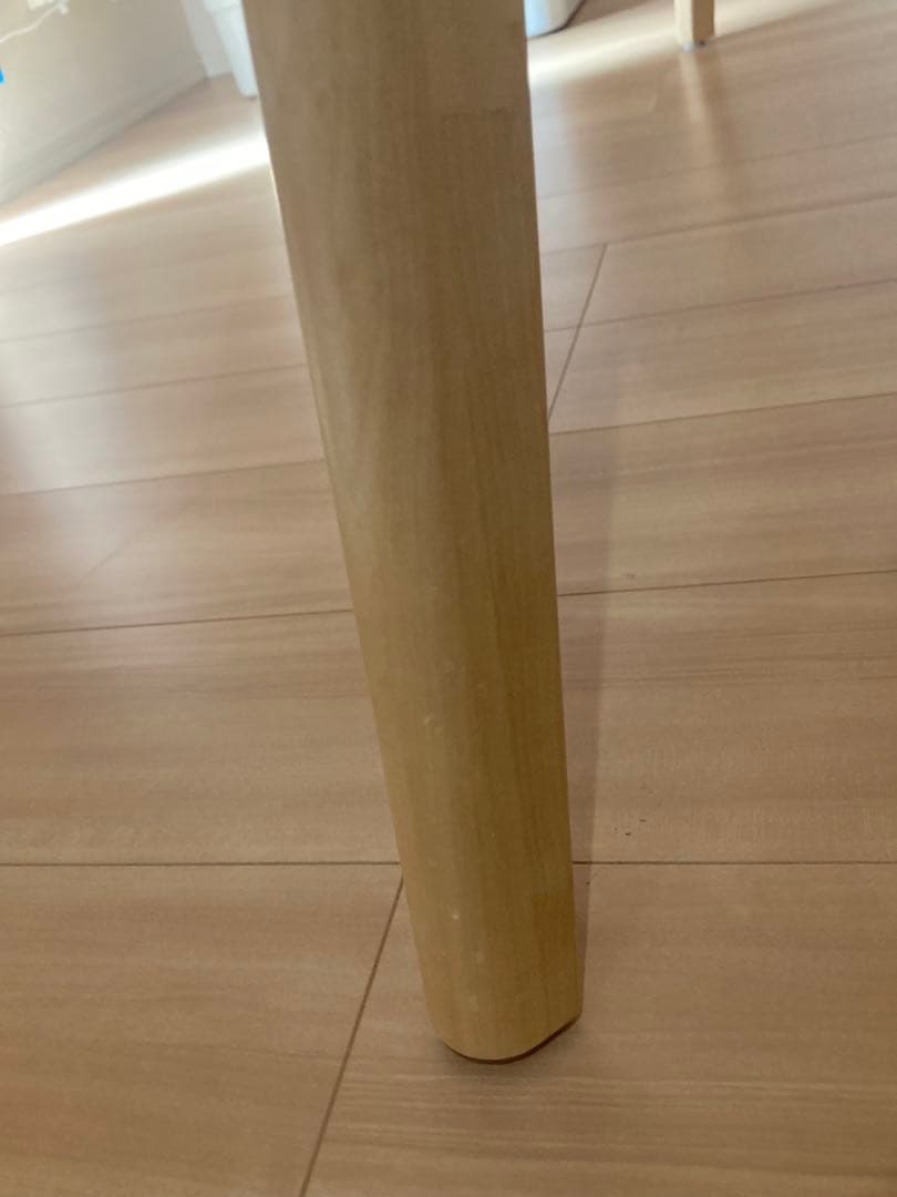 IKEAリーサボー　ダイニングテーブル