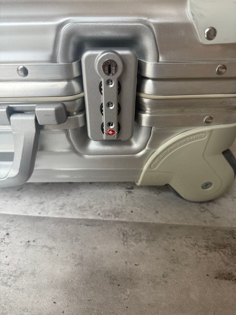 RIMOWA／リモワ（トパーズ）2輪　35L シルバー