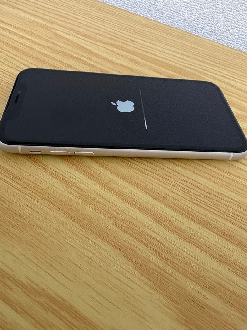 Apple iPhone XR ホワイト　64GB