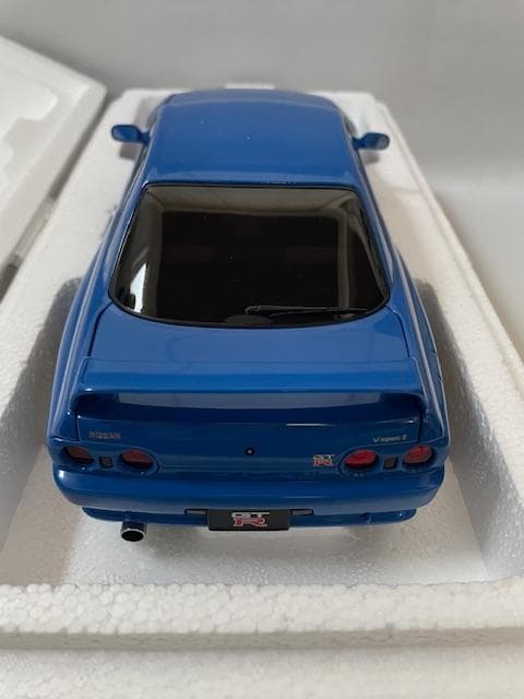 ミニカー AUTOart 1/18 SKYLINE GT-R (R32) V-SpecII