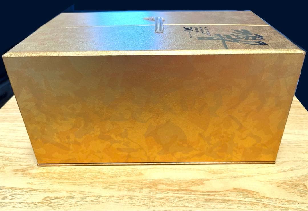 の*た様 超希少‼︎サントリーウイスキー 響30年 金色の観音開きの空き箱