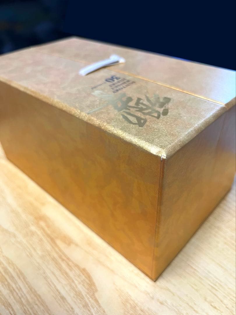 の*た様 超希少‼︎サントリーウイスキー 響30年 金色の観音開きの空き箱