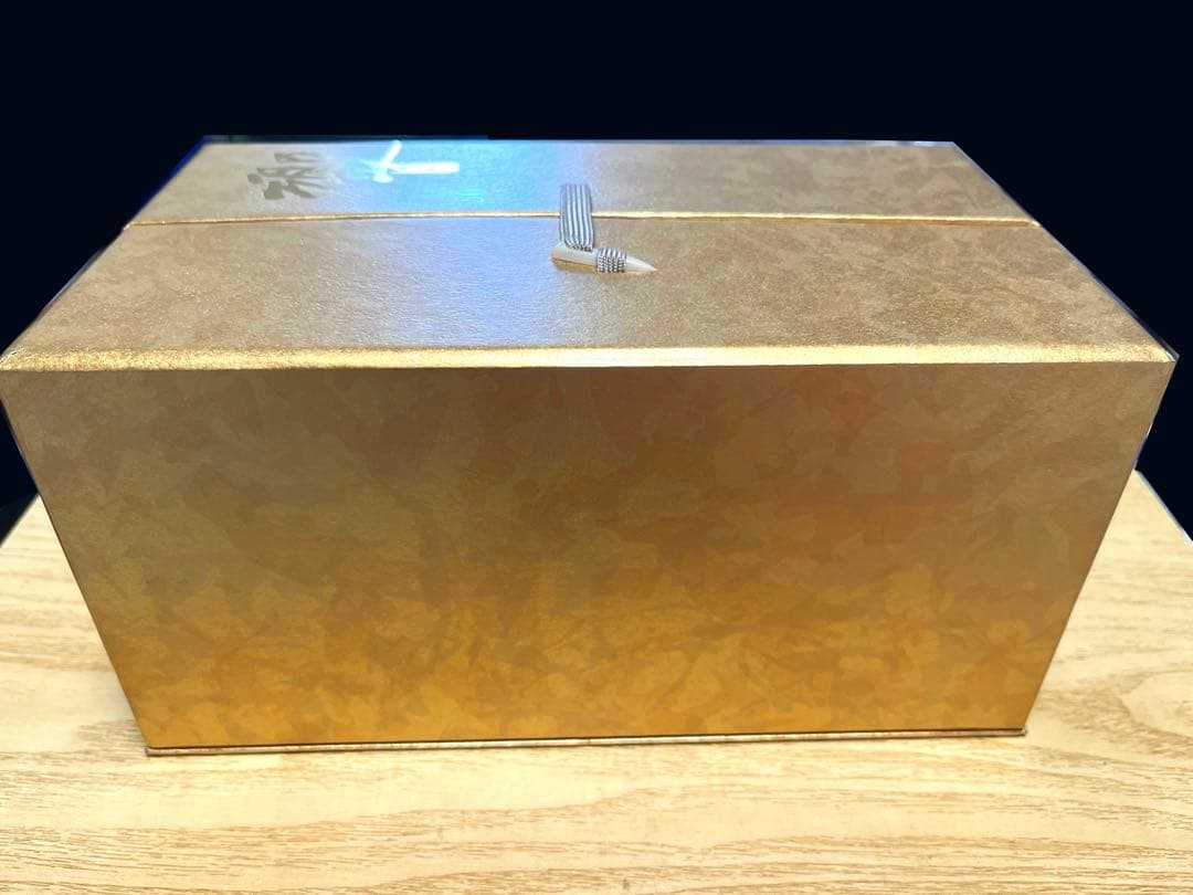 の*た様 超希少‼︎サントリーウイスキー 響30年 金色の観音開きの空き箱