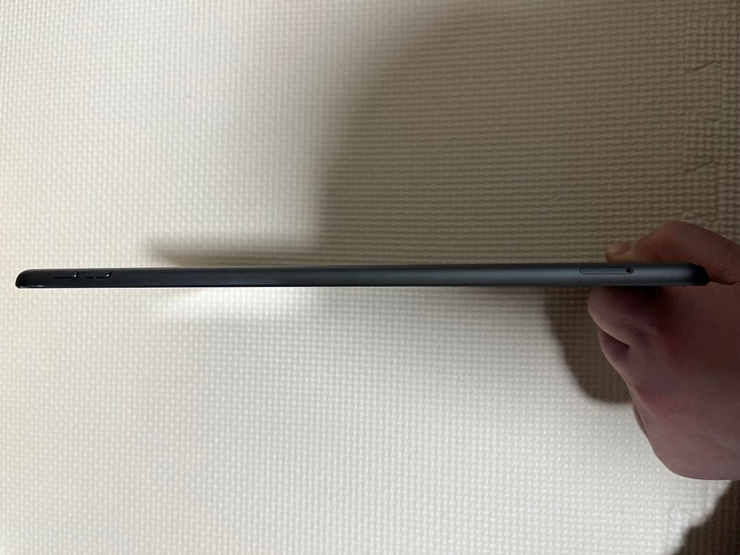 Apple iPad 第7世代 32GB スペースグレー SIMロック解除済